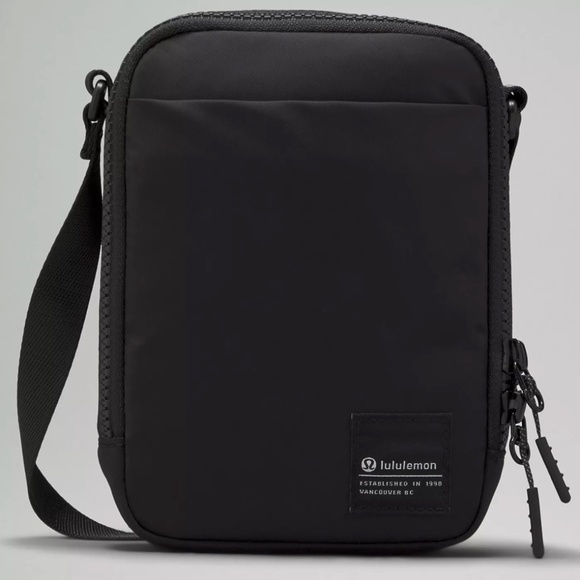 lululemon athletica Handbags - Lululemon Easy Access Crossbody Bag 1.5L